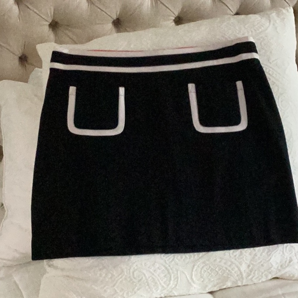 Classic black skirt with white trim.